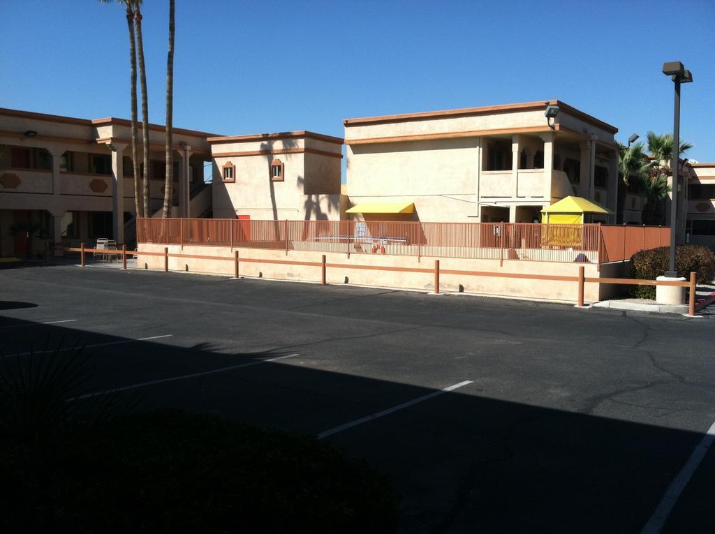 Super 8 By Wyndham Phoenix Downtown エクステリア 写真